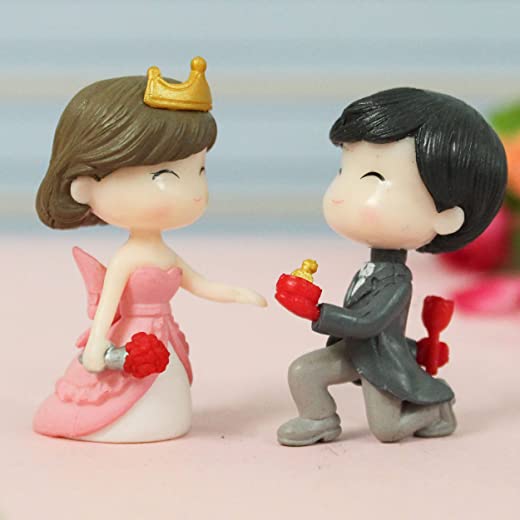 TIED RIBBONS Romantic Love Proposal Couple Miniature Statue Showpiece Valentine Gift for Girlfriend Boyfriend Husband Wife (Multi, Resin)